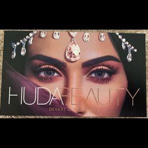 NEW✨HUDA BEAUTY Desert Dusk Eyeshadow Palette